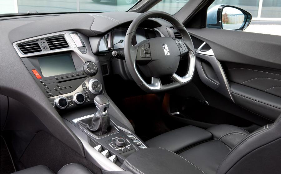  Citroen DS5 2011 года  (фото 31 из 33)